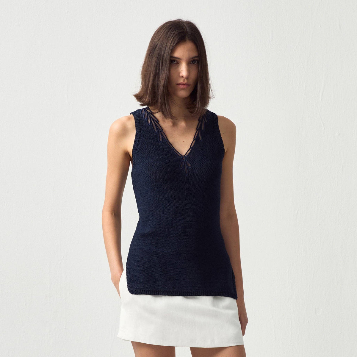 CUBIC Paperfeel V-Neck Tank Top