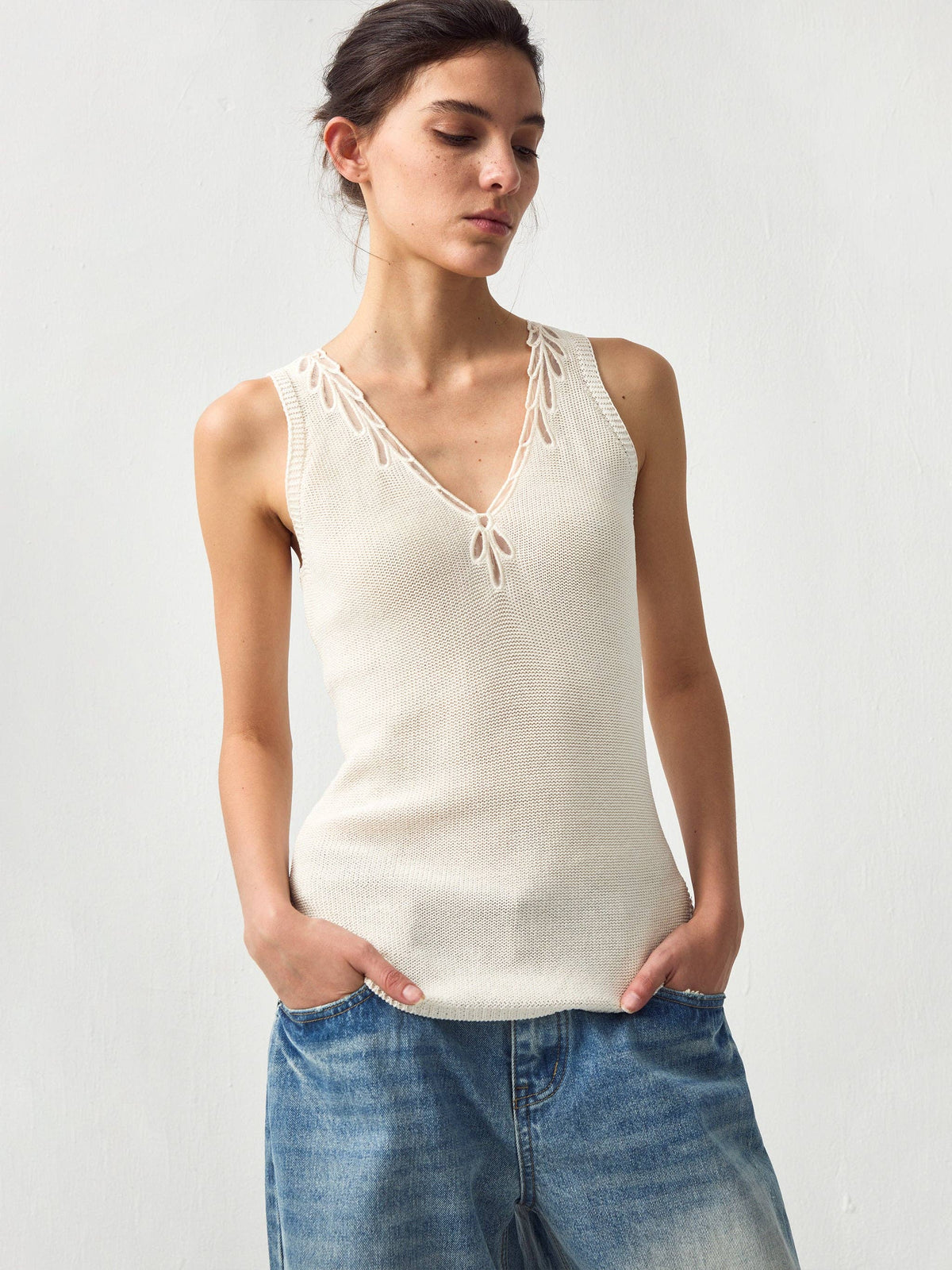 CUBIC Paperfeel V-Neck Tank Top