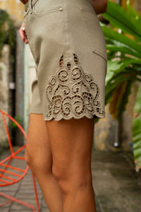 Livie shorts | Kahki