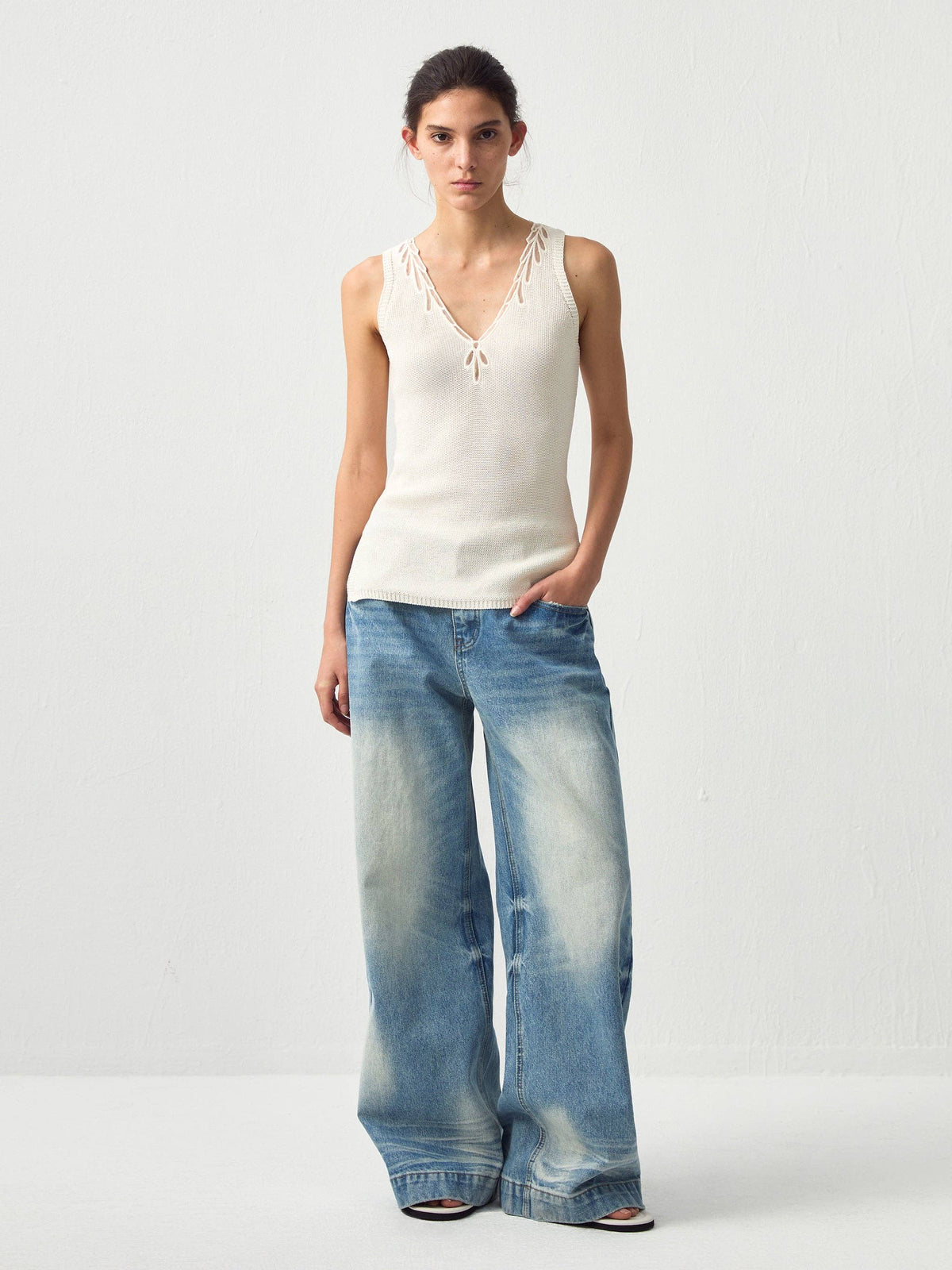 CUBIC Paperfeel V-Neck Tank Top