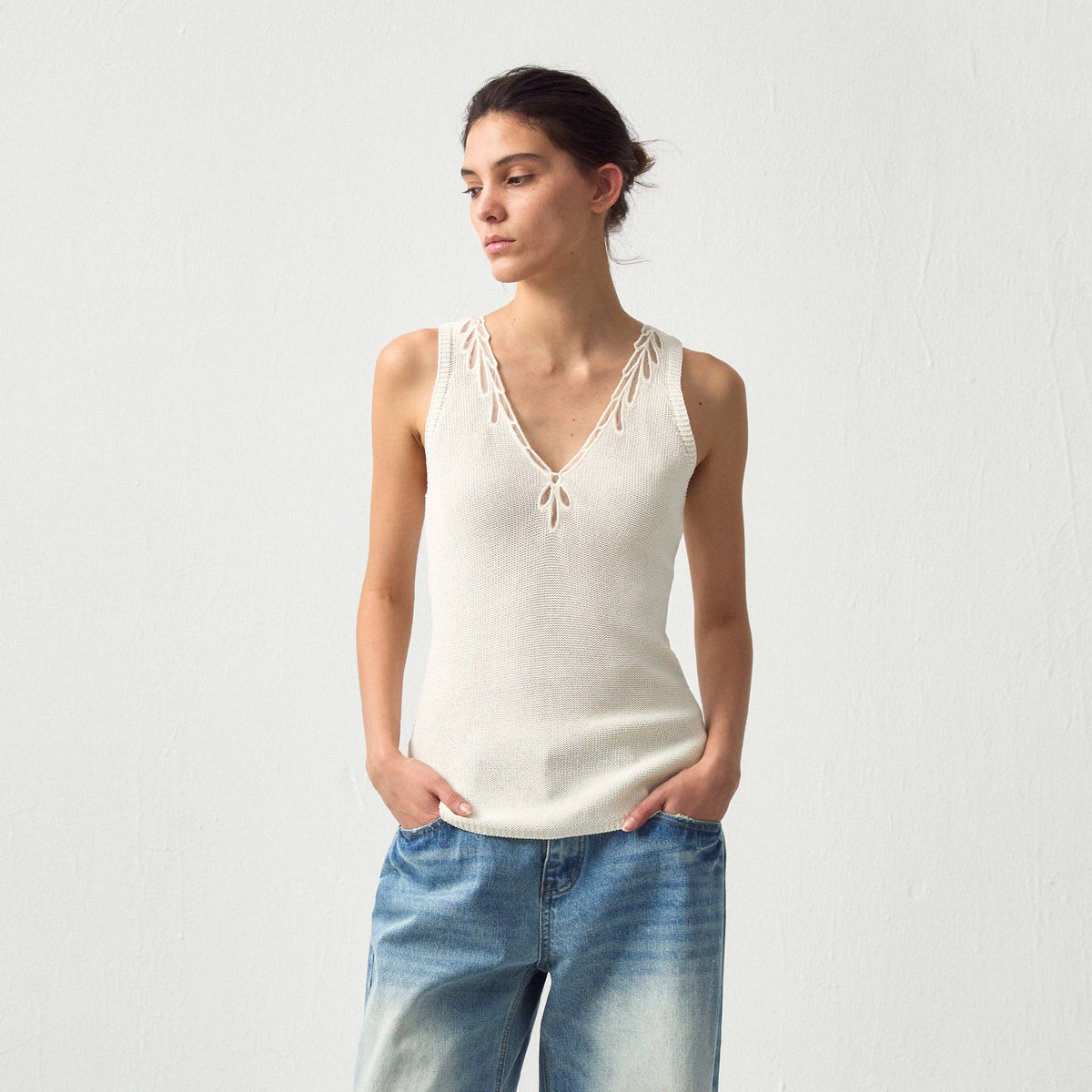 CUBIC Paperfeel V-Neck Tank Top