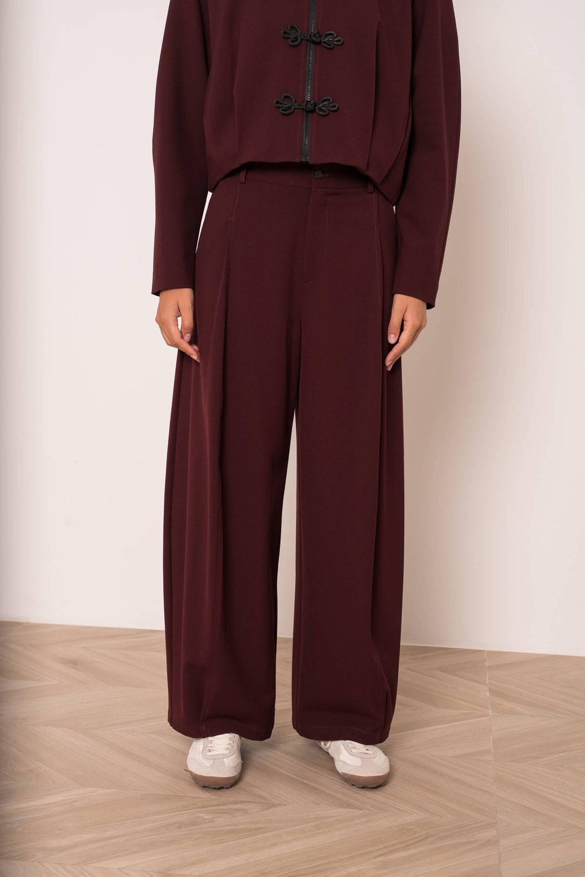 Nikki Wide Barrel Trousers | Merlot