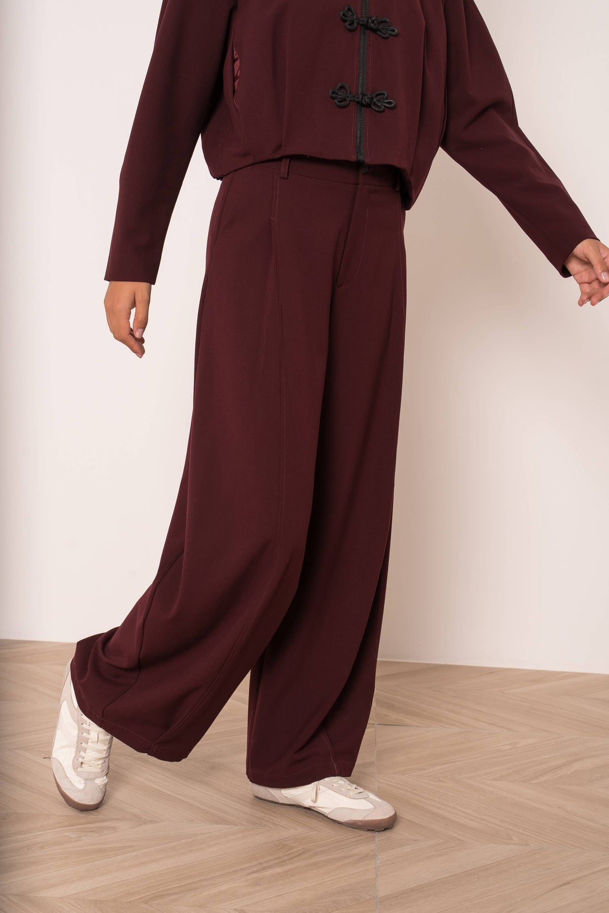 Nikki Wide Barrel Trousers | Merlot