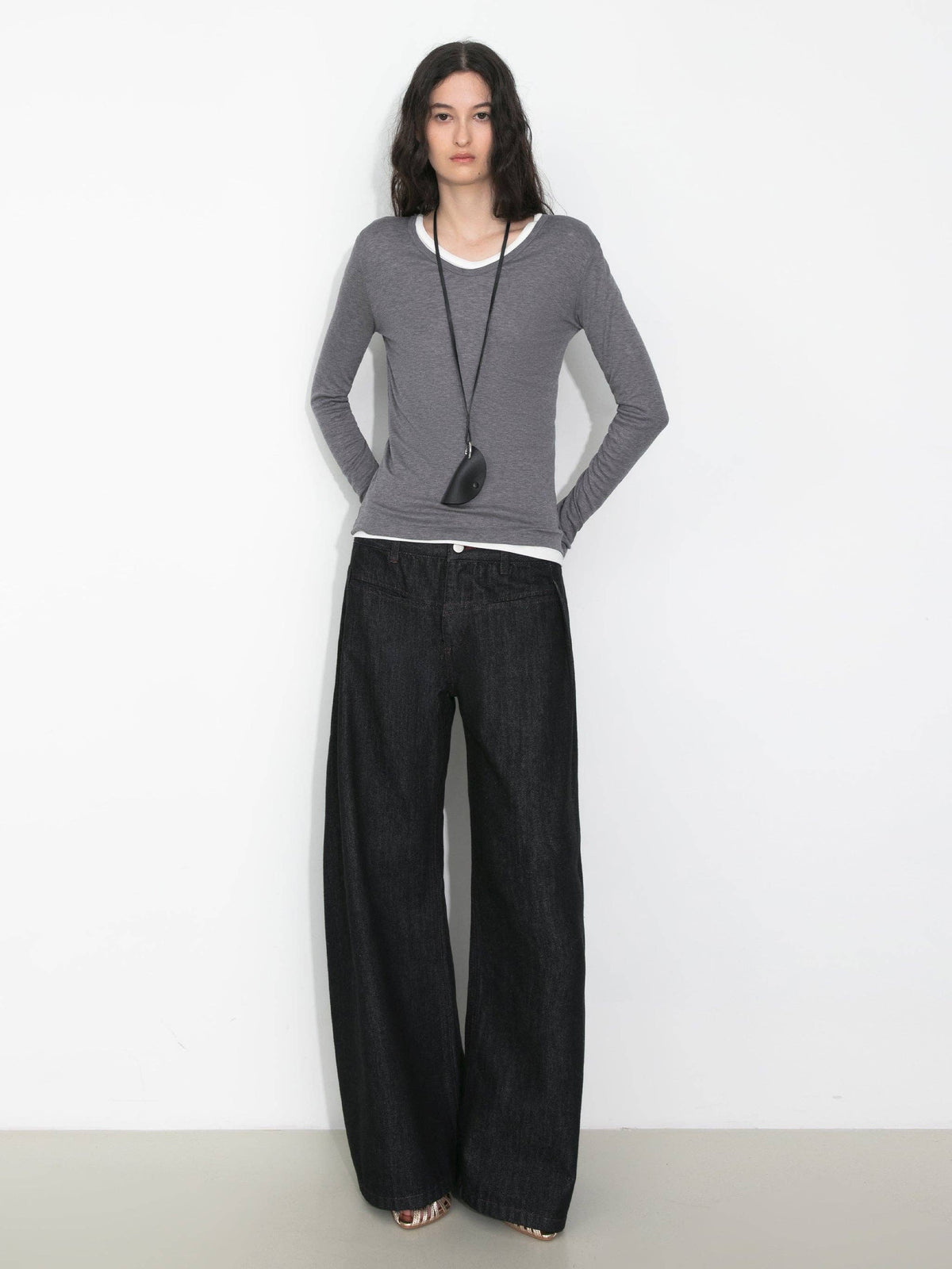 Basic Long-Sleeve Layering Top | V-neck